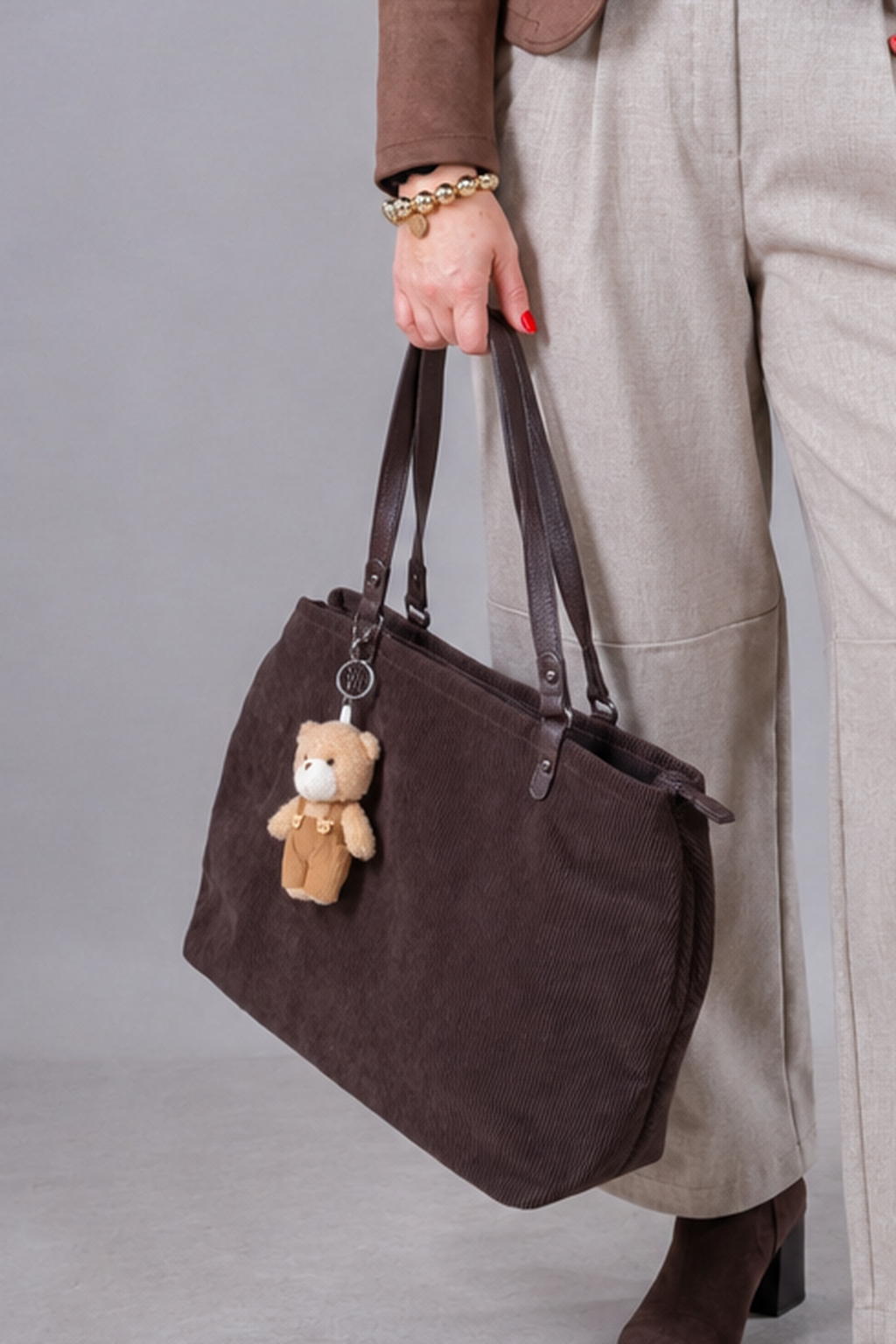 Cord-Shopper mit Teddy-Anhänger, schokobraun