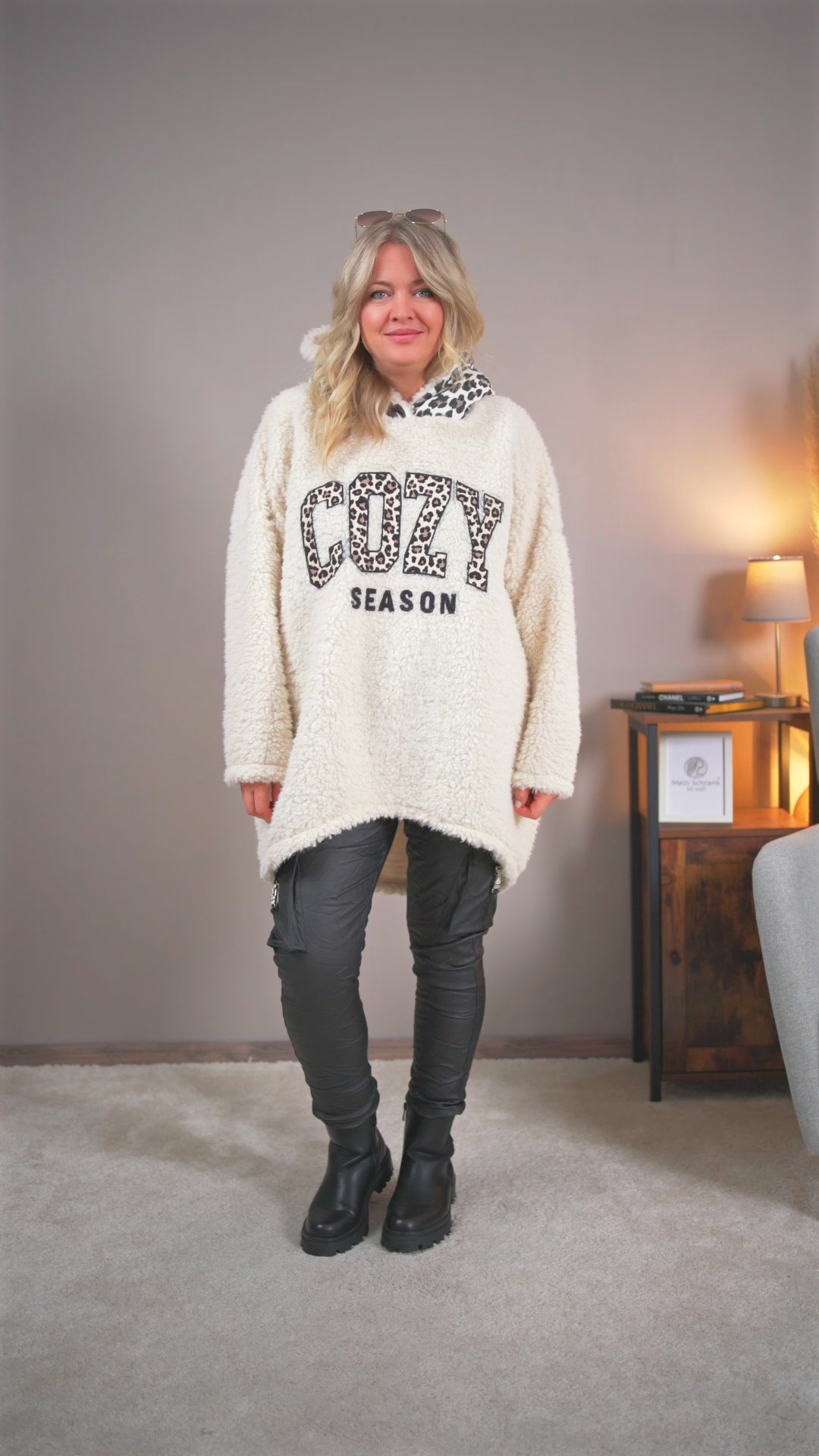 Video laden: Oversize-Hoodie, ecru