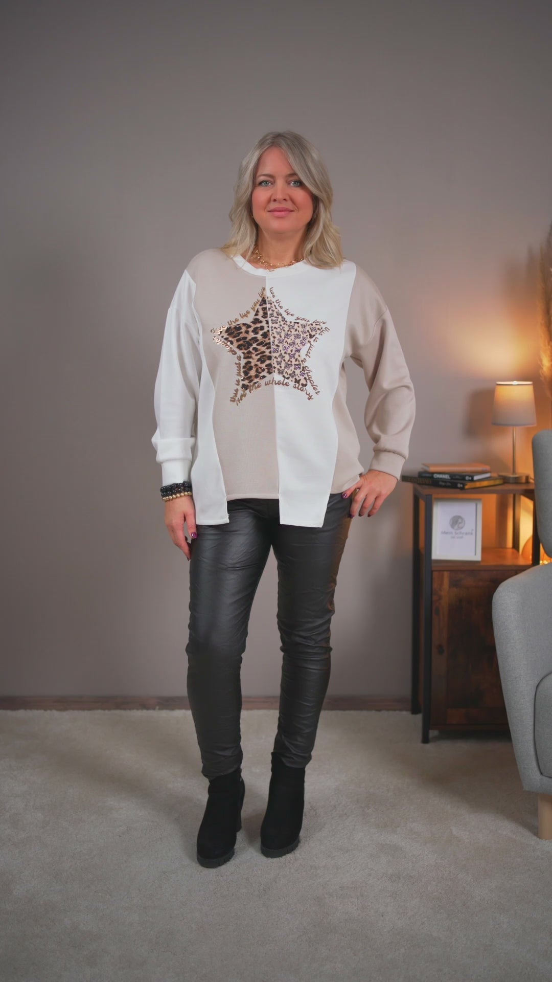 Video laden: Sweatshirt mit Sternenprint, creme/beige