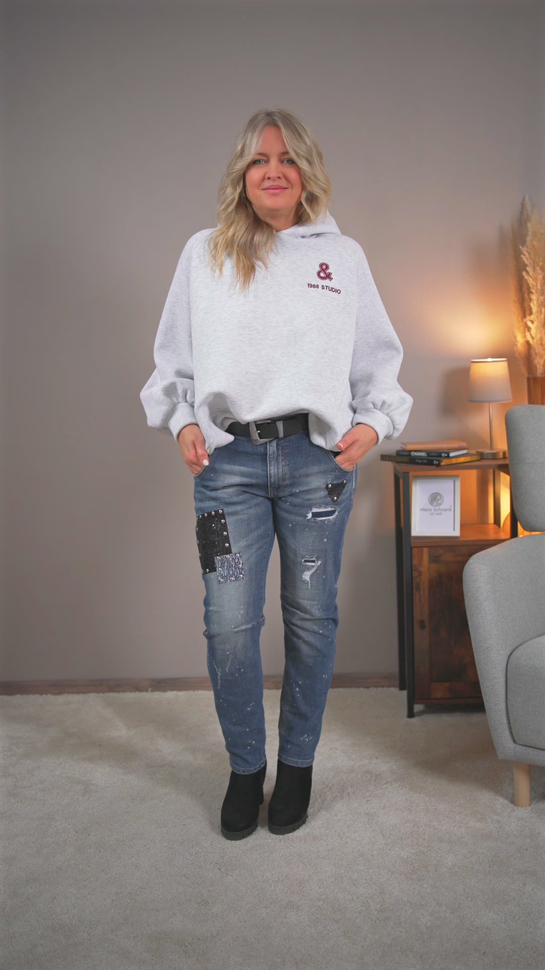 Video laden: Jeans mit Pailletten &amp; Used-Effekten