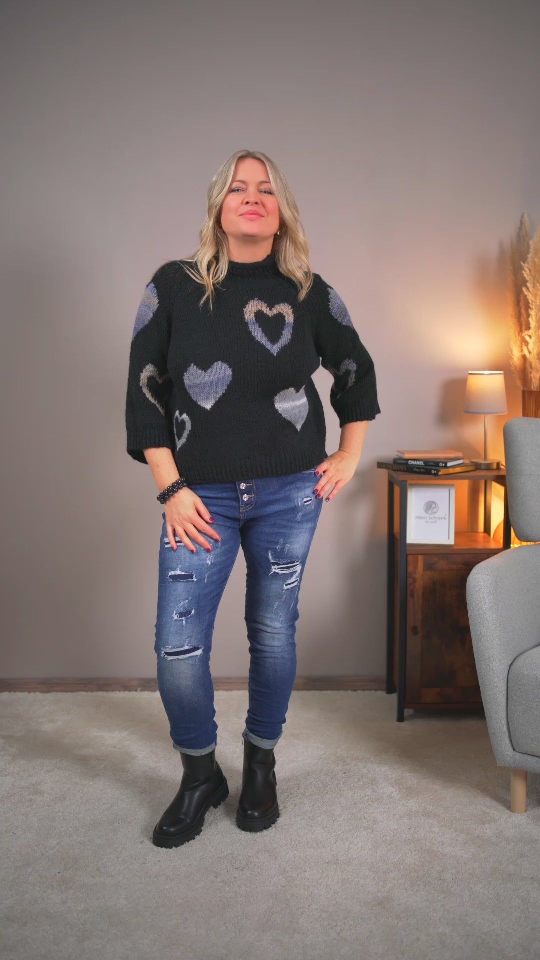Video laden: Strickpullover mit Herz-Design, schwarz