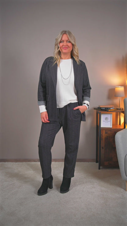 Blazer mit Fischgrätenmuster und feinen Nadelstreifen, grau