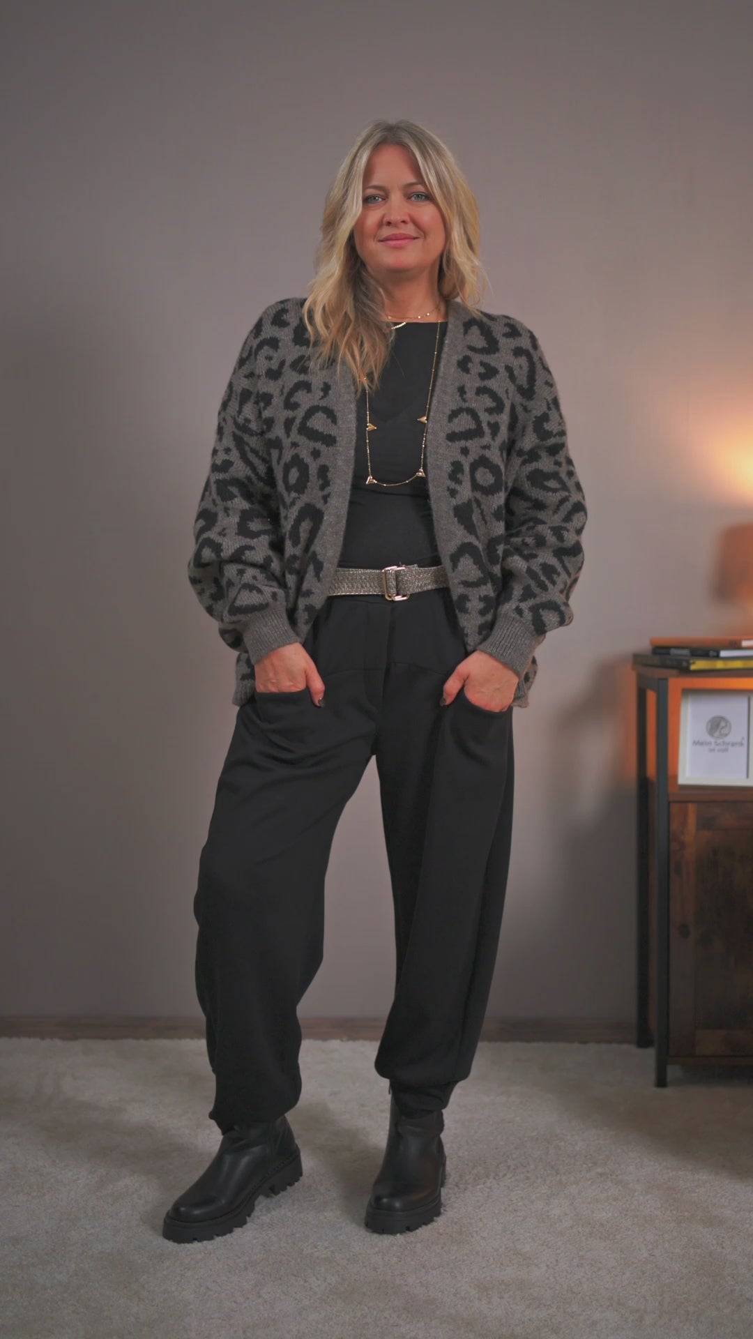 Jerseyhose mit Gürtel, schwarz