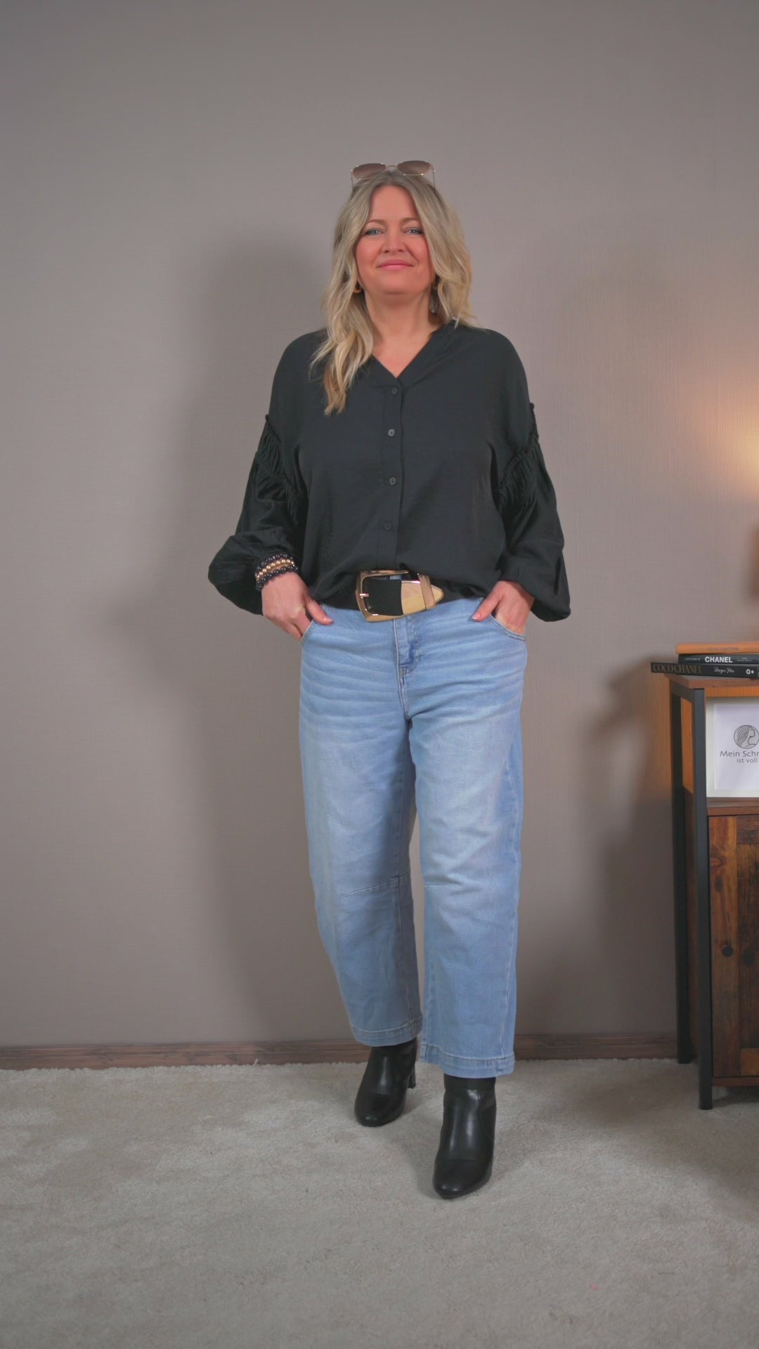 Video laden: Leichte Bluse mit Ballonärmeln, schwarz