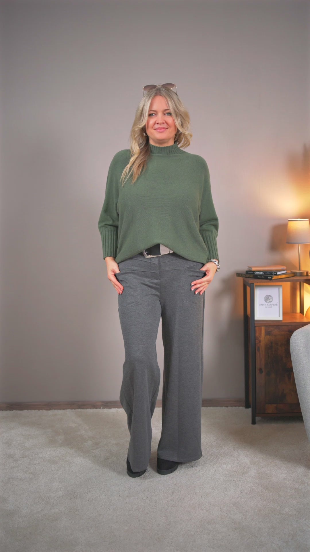 Video laden: Strickpullover mit Stehkragen, khaki