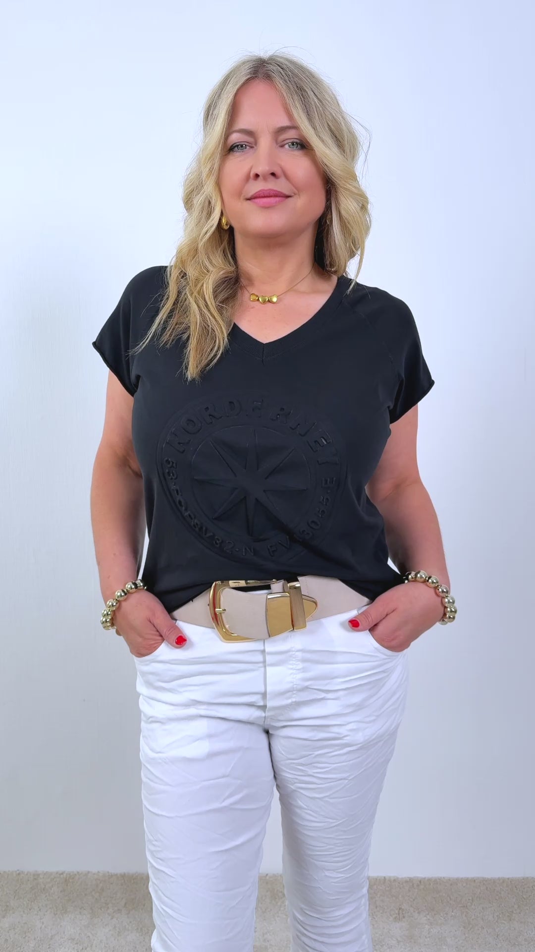 T-Shirt mit V-Ausschnitt, schwarz