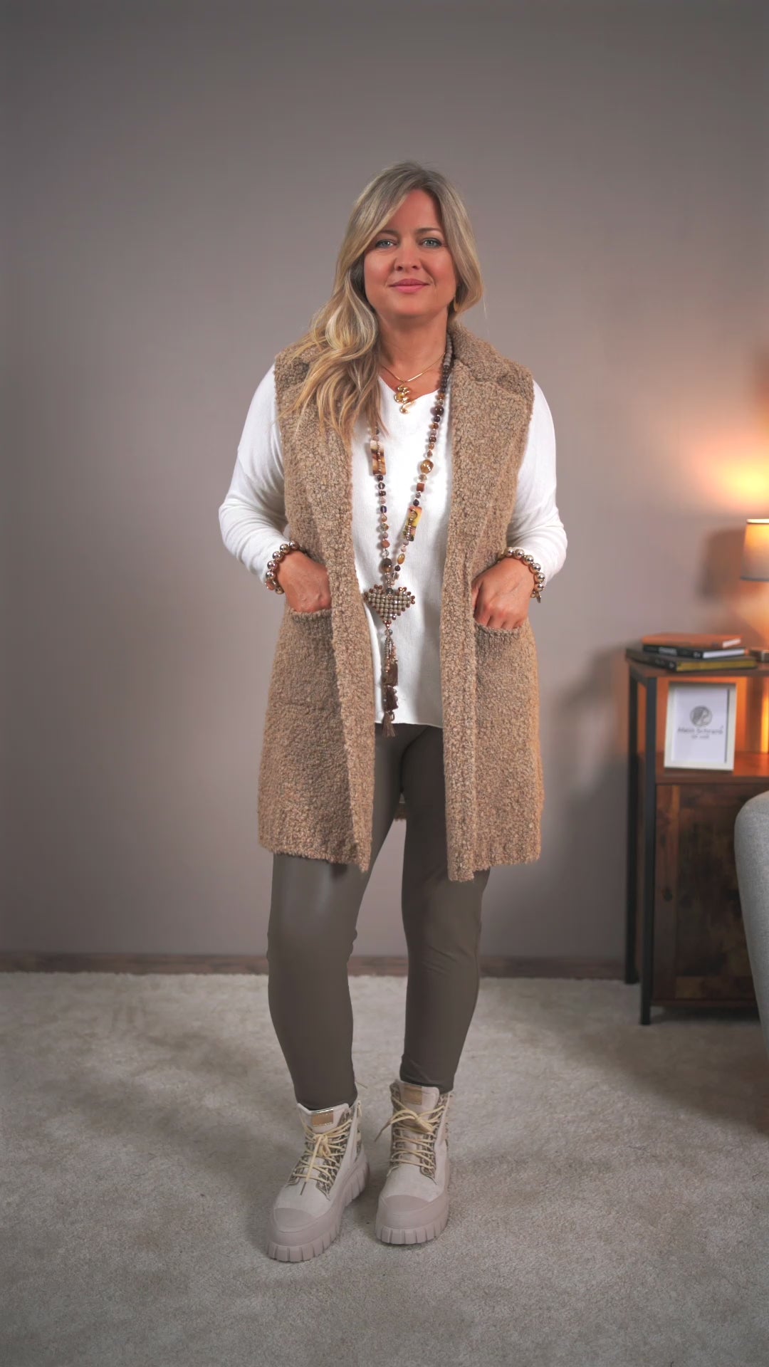 Bouclé-Weste in Camel