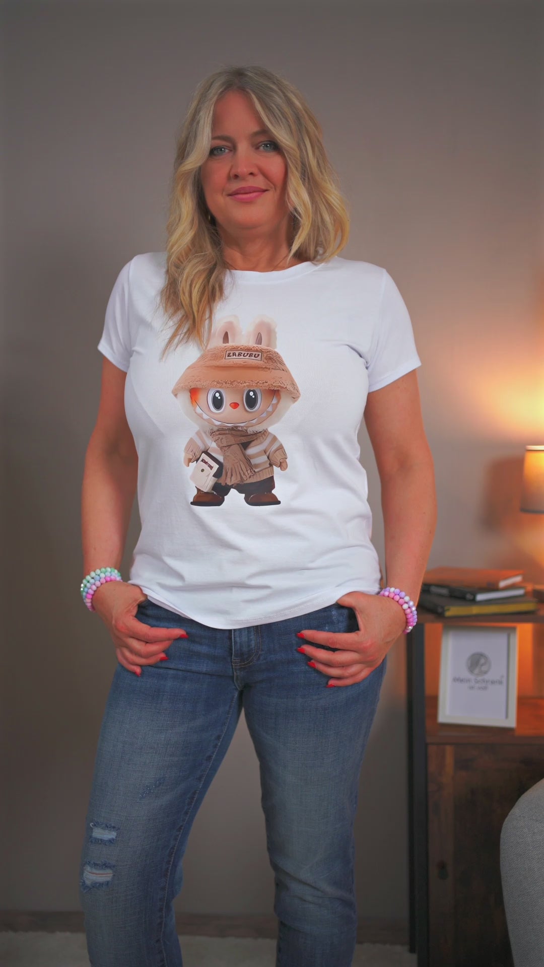 T-Shirt mit Sammlerfigur, camel
