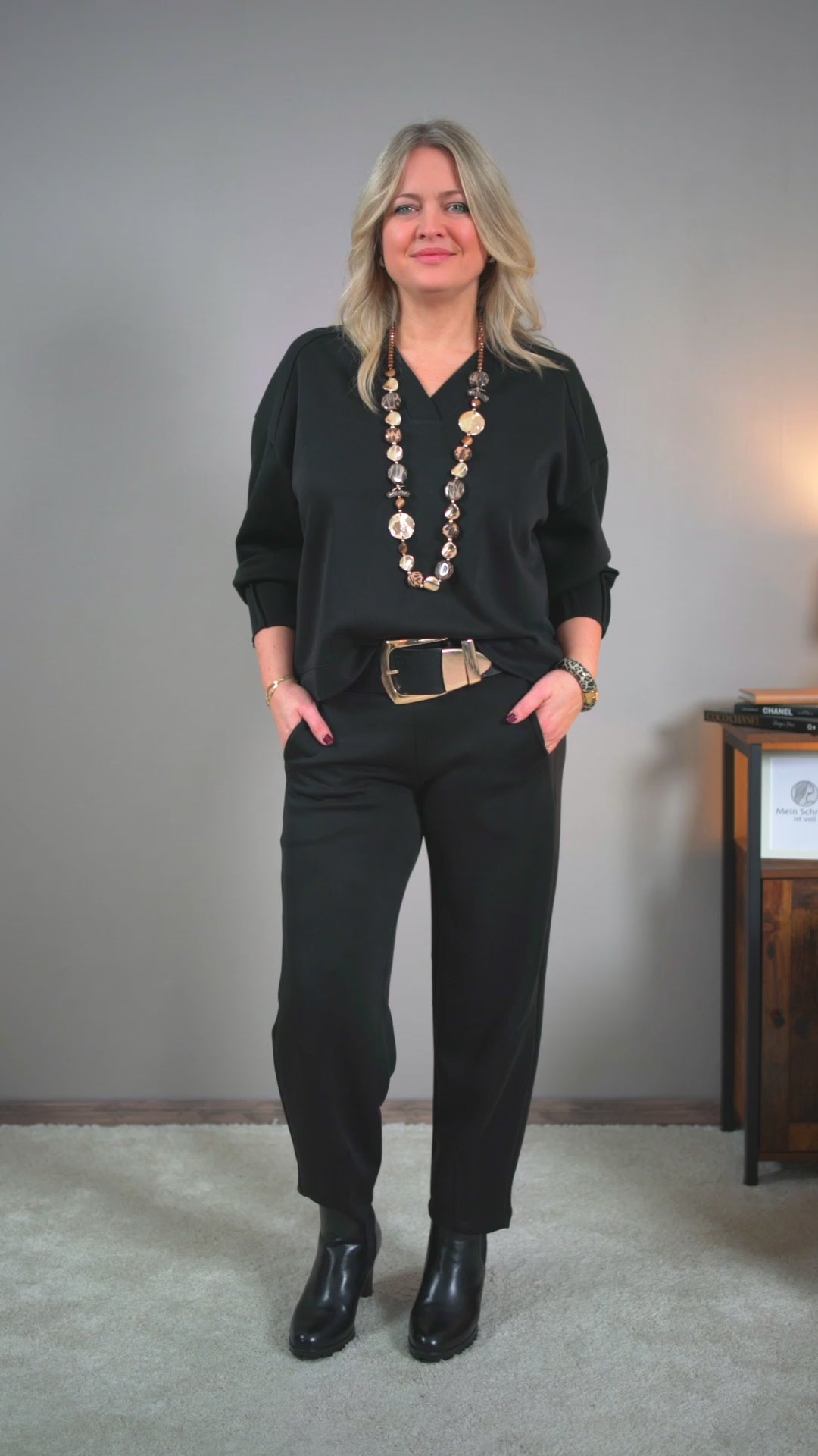 Video laden: Elegante Hose mit weitem Bein, schwarz