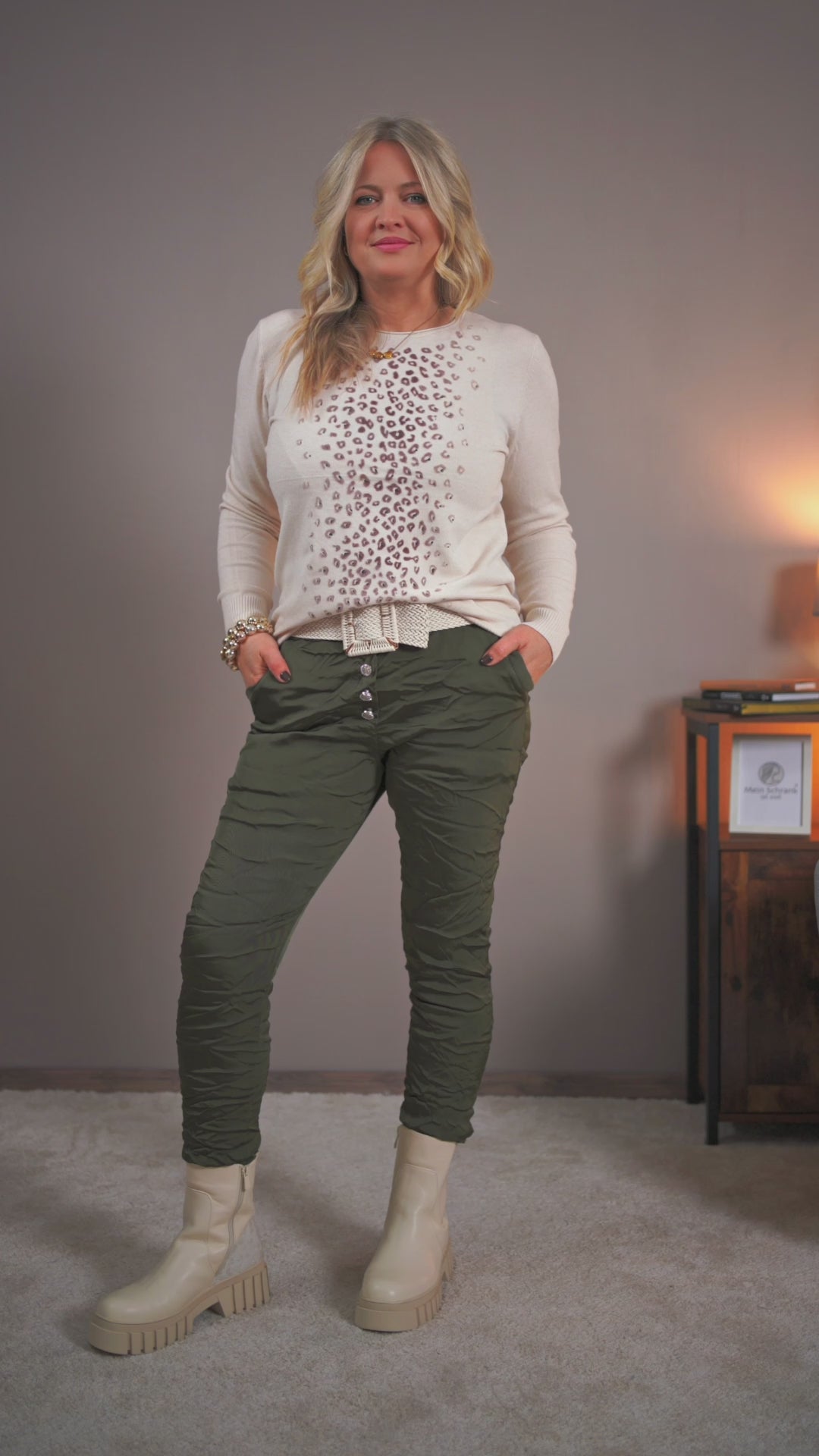 Feinstrickpullover mit Leo, beige