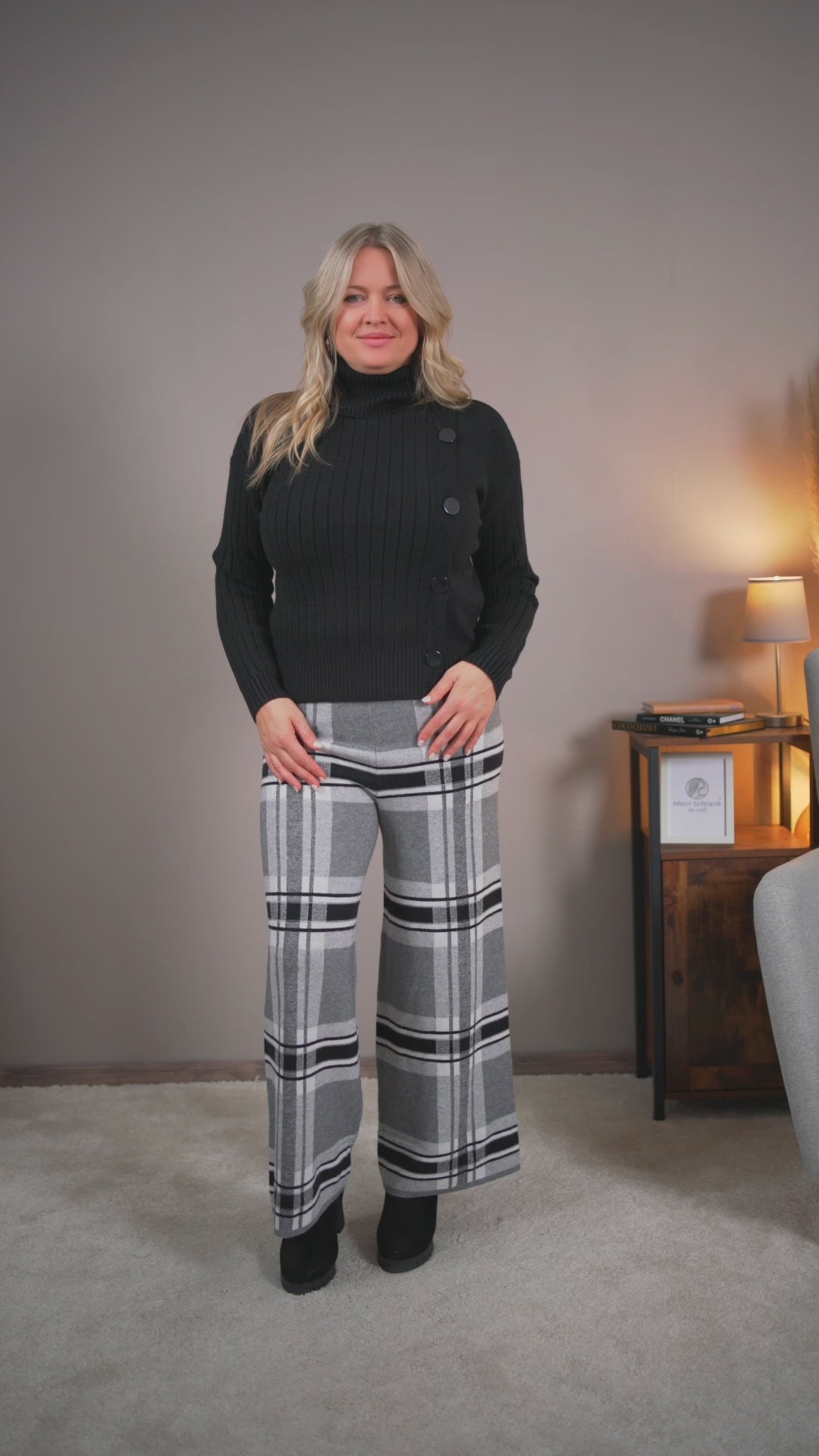 Video laden: Strickhose mit Karomuster, schwarz/grau/weiß