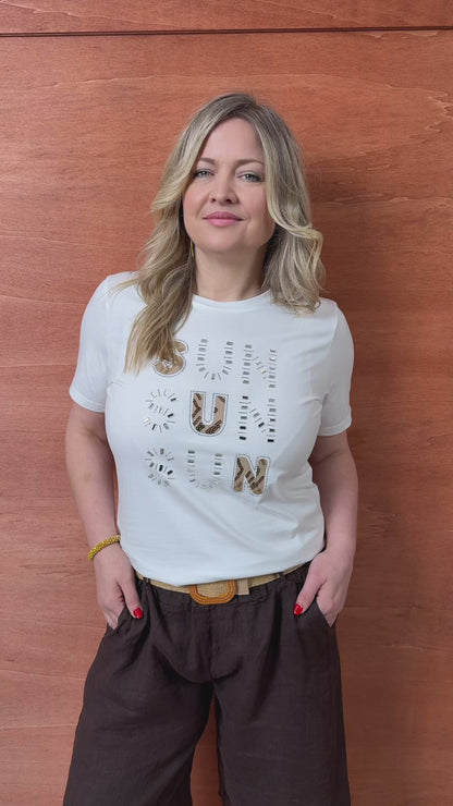 T-Shirt in Weiß mit Steinchen