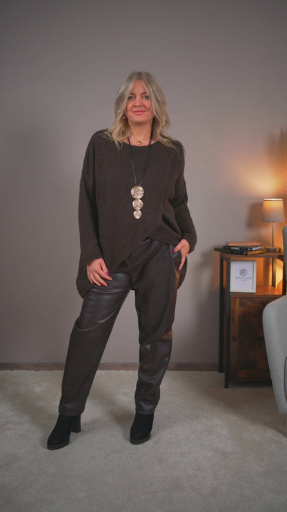 Weicher Strickpullover mit überlappendem Design, dunkelbraun