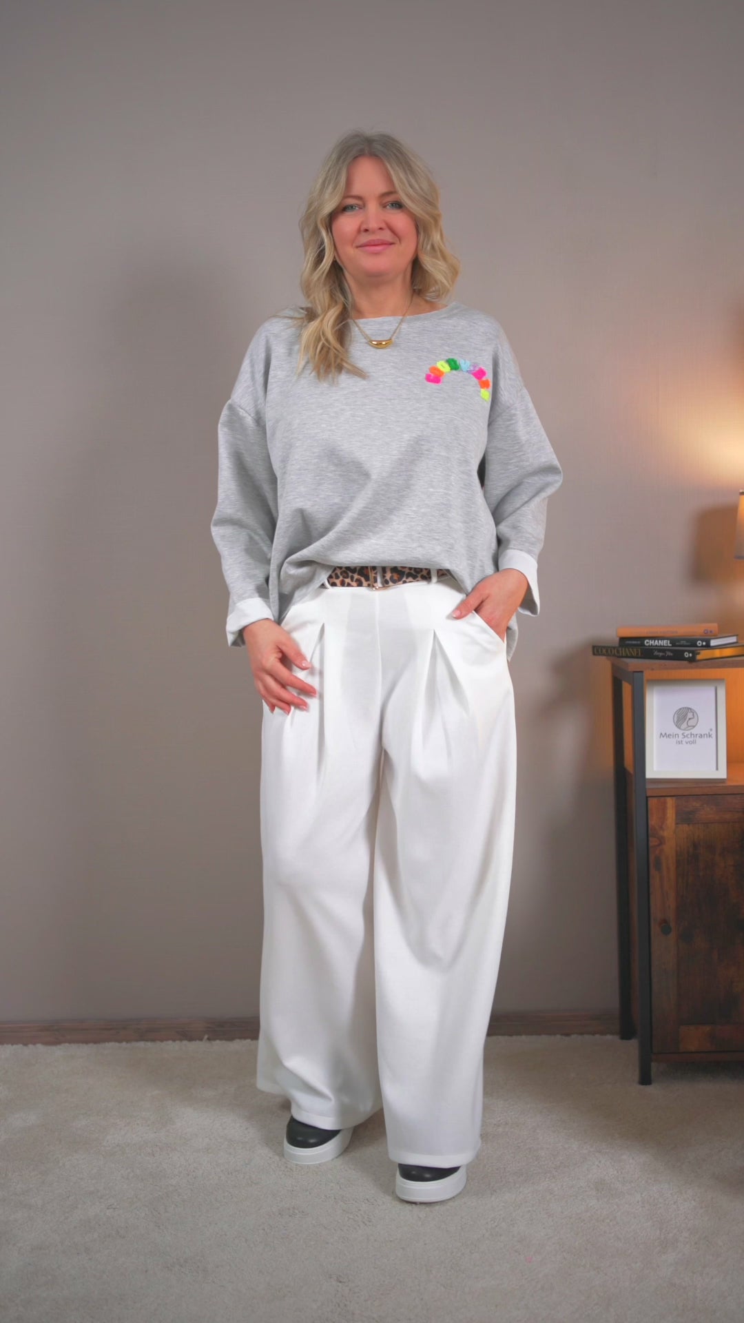 Video laden: Sweatshirt mit Front- und Backprint "GOOD VIBES", grau melange