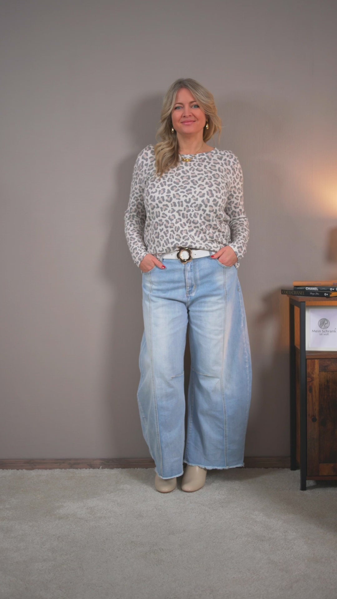 Video laden: Longsleeve im Leo-Muster, beige