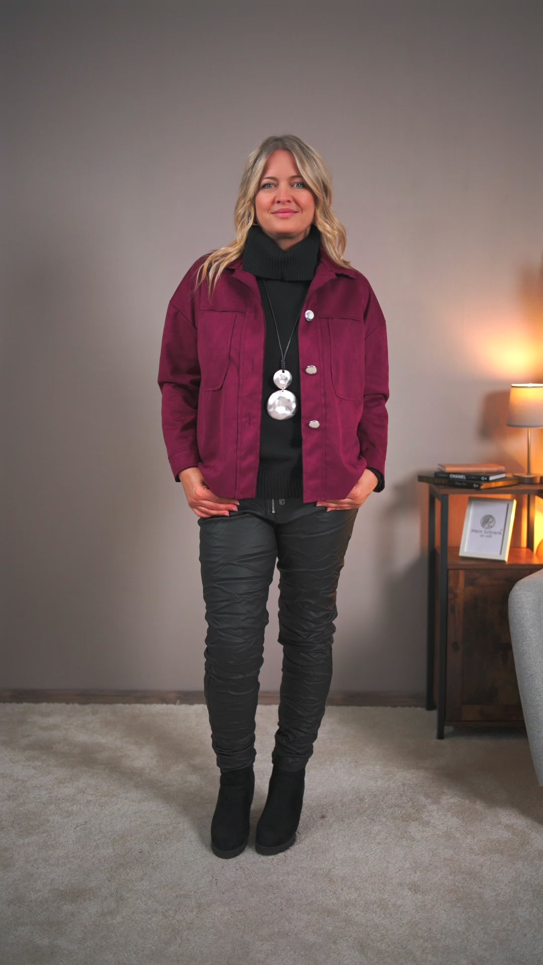 Video laden: Weiche Hemdjacke, bordeaux
