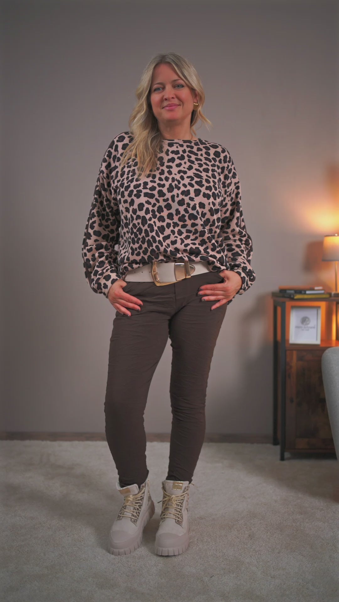 Pullover mit Leo-Print und Ziernähten