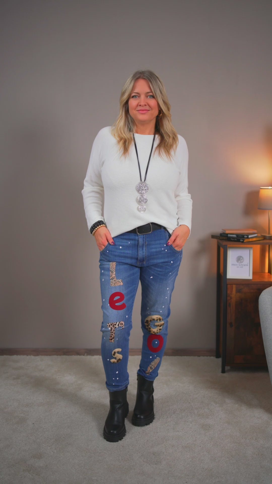 Video laden: Jeans mit ausgefallenen Applikationen