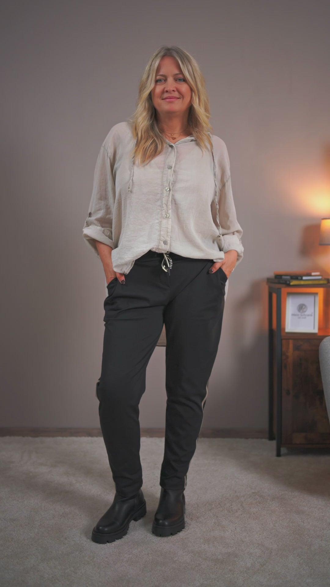 Kapuzenbluse im Hemd-Stil, beige