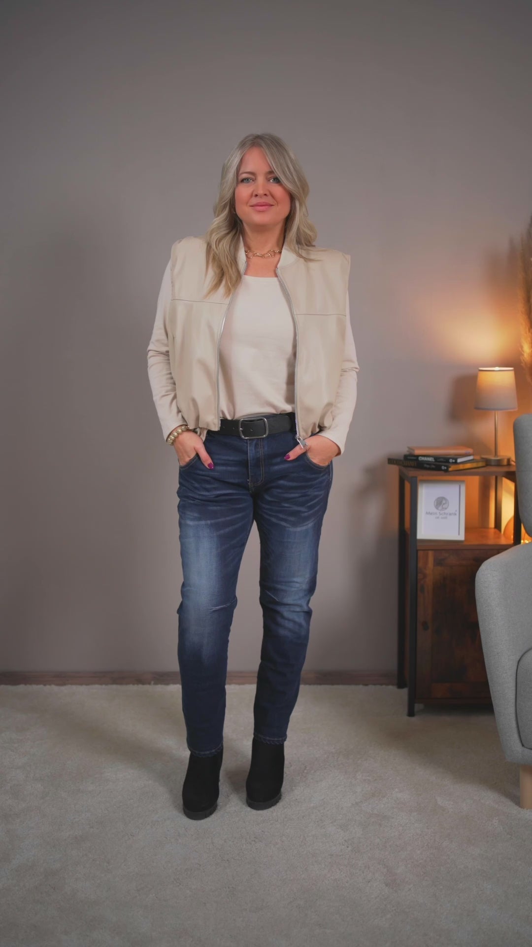 Video laden: Jeans Blue Denim mit auffälliger Waschung