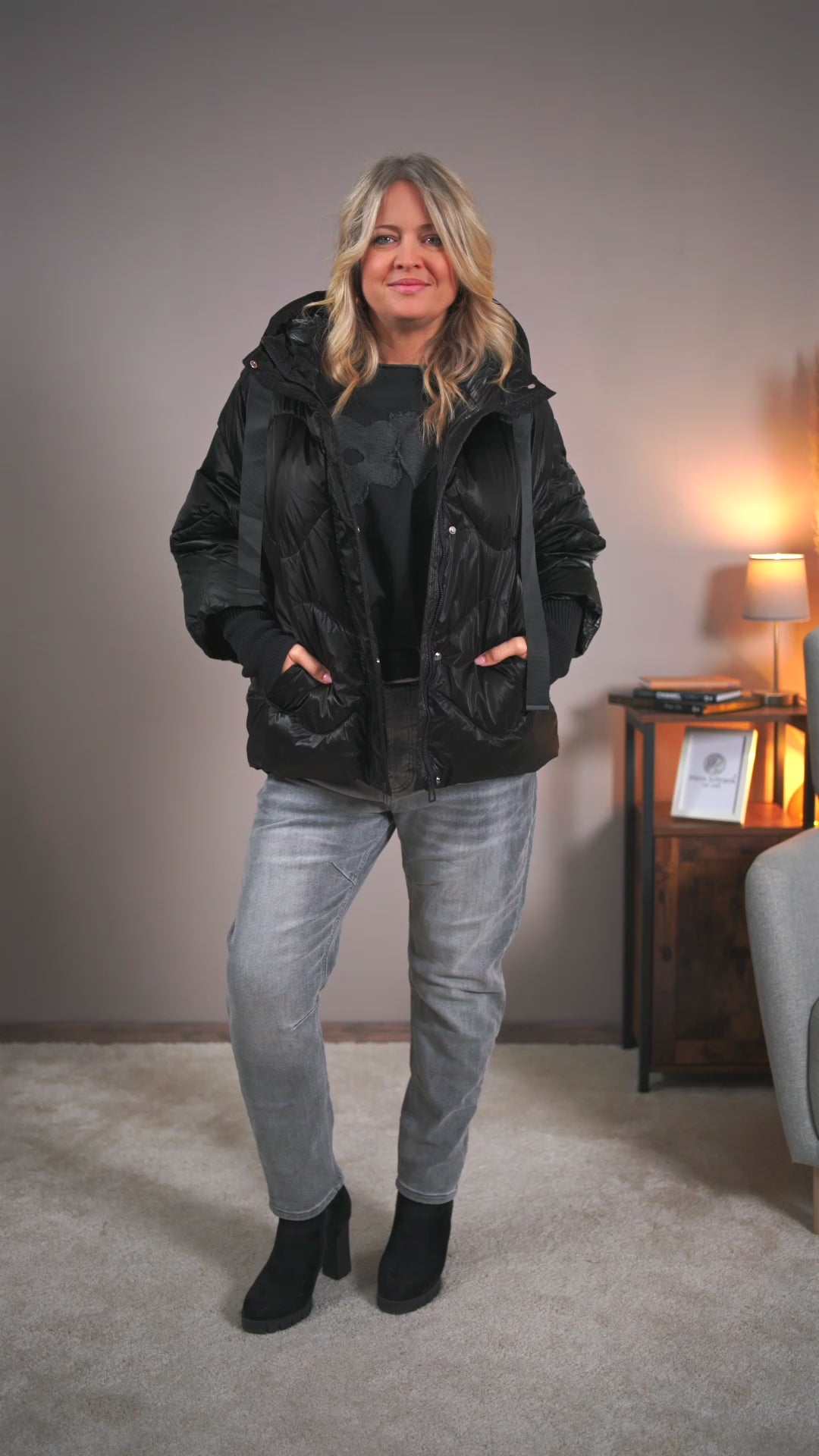 Video laden: Oversize Steppjacke, schwarz