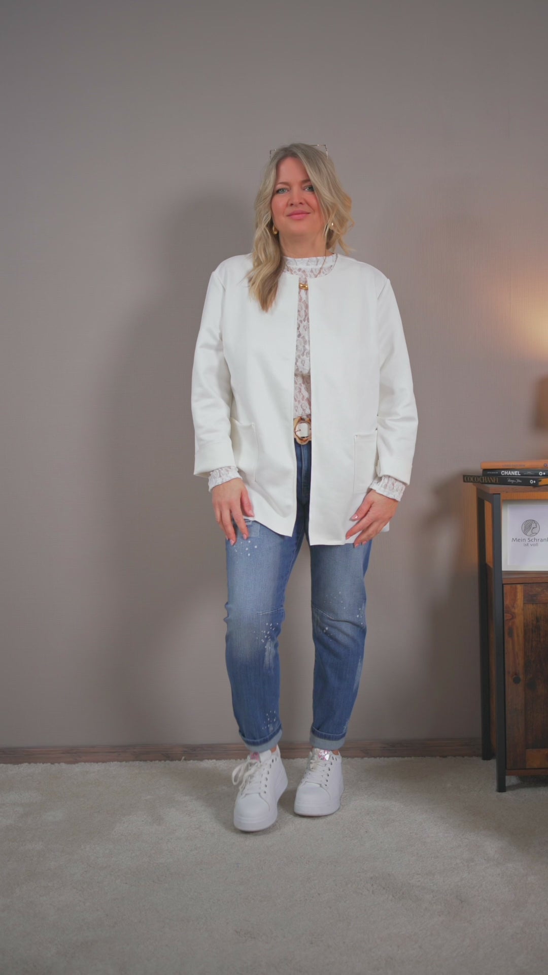 Video laden: Offene Jacke in Velourslederoptik, off-white