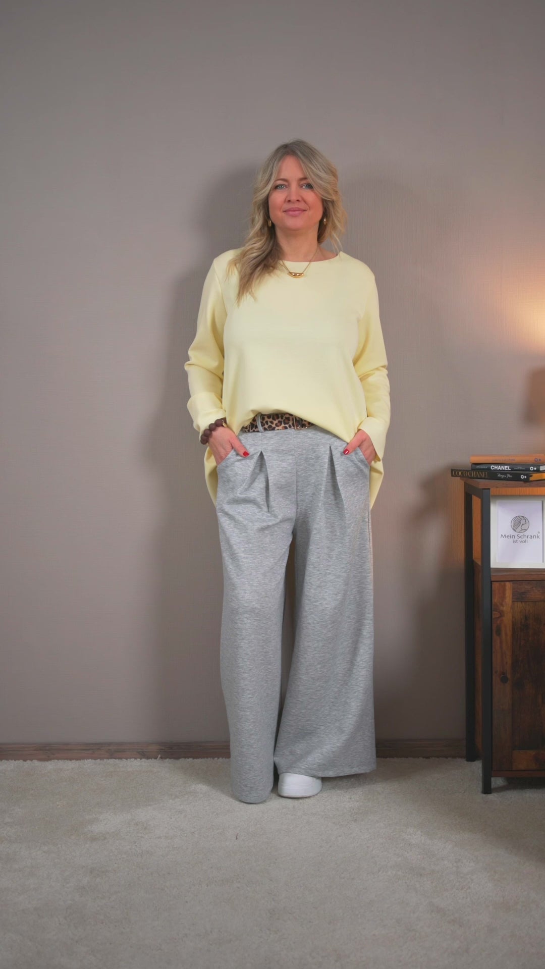 Video laden: Jerseyhose mit Bundfalte, grau melange