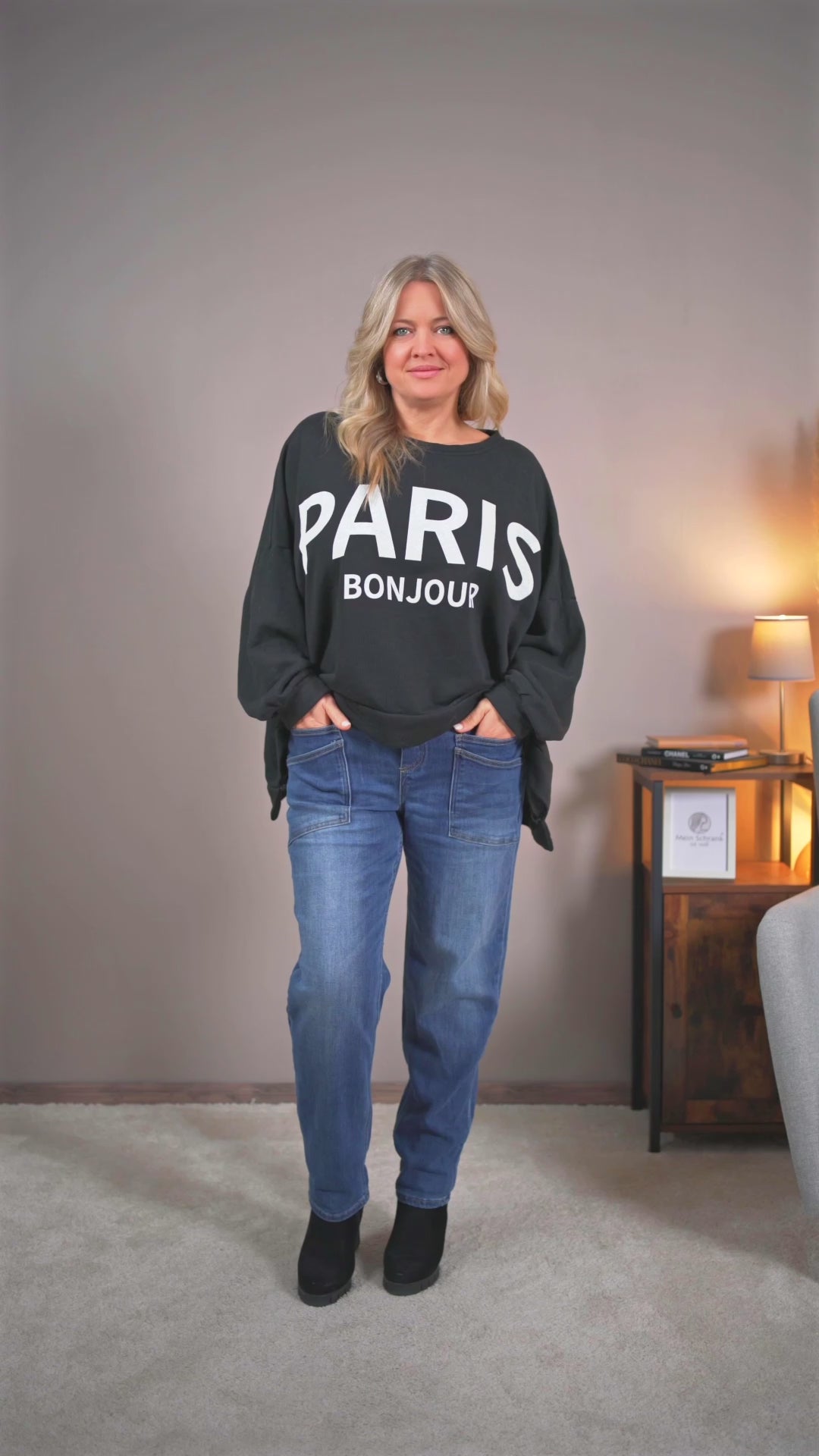 Video laden: Oversize-Sweatshirt mit Schriftzug, schwarz