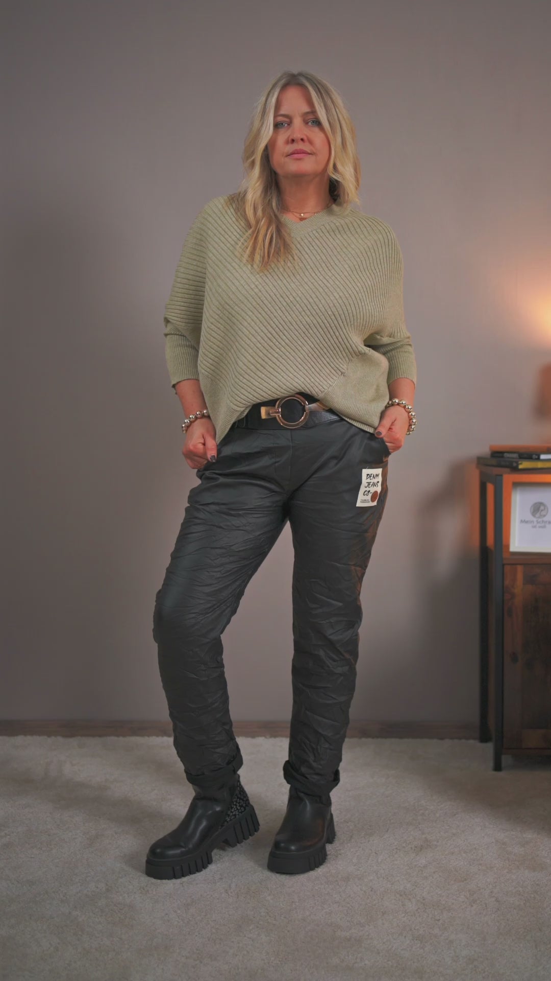 Feiner Strickponcho mit Ärmeln, khaki