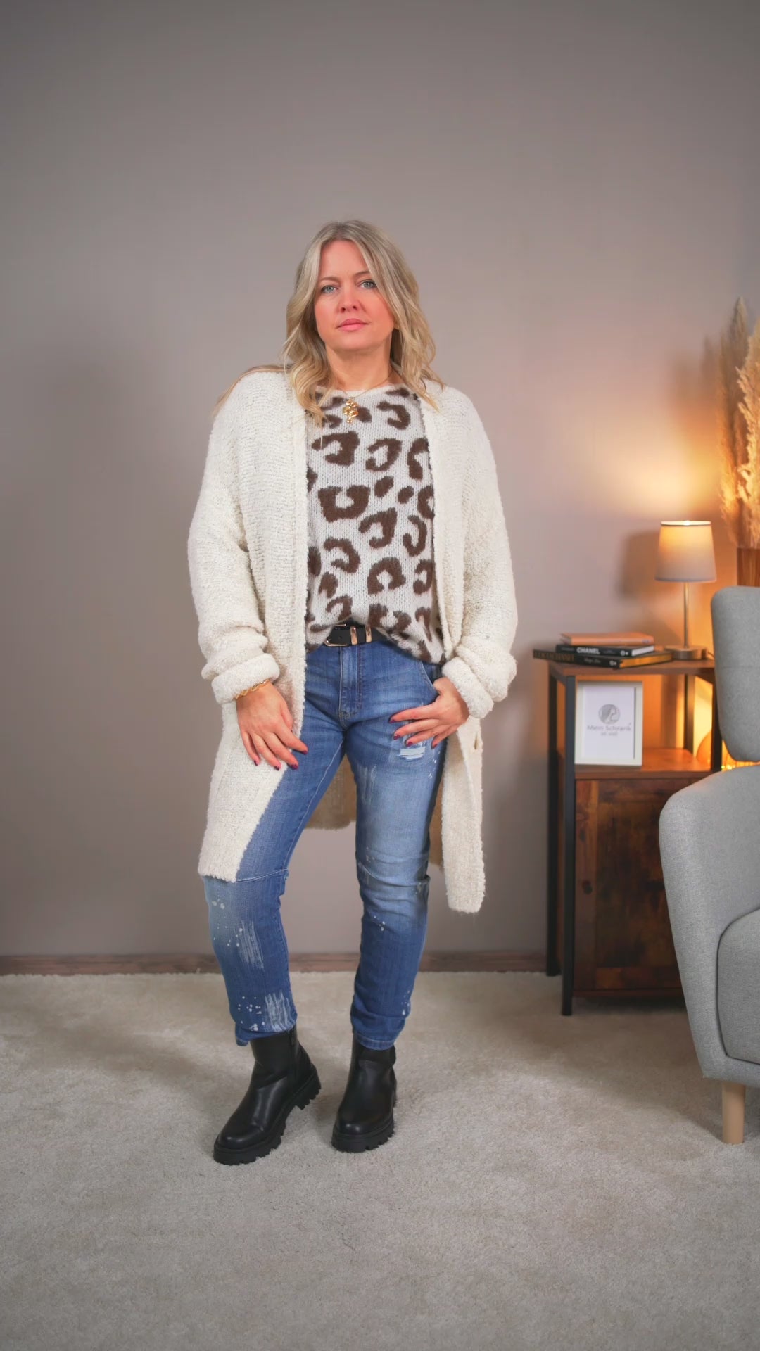 Video laden: Bouclé-Cardigan, cremeweiß