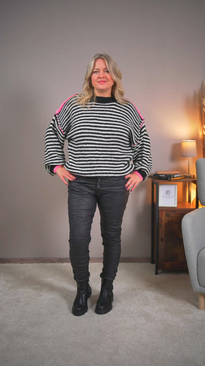 Gestreifter Strickpullover, schwarz/weiß