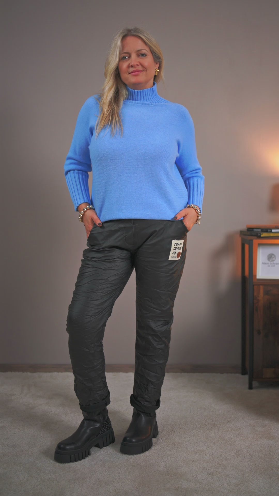 Strickpullover mit Stehkragen, hellblau
