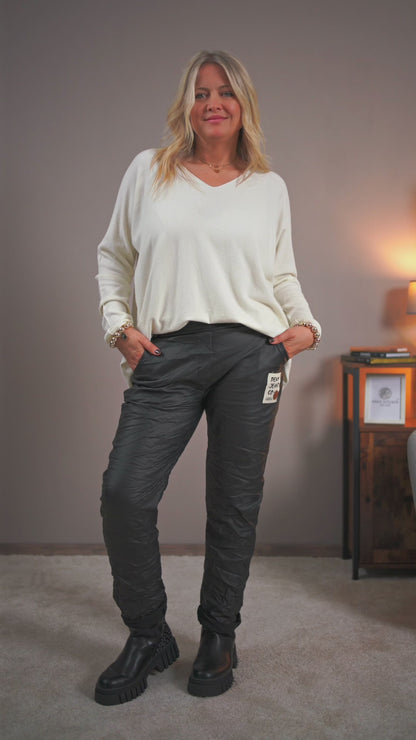 Feiner Strickpullover mit V-Ausschnitt, wollweiß
