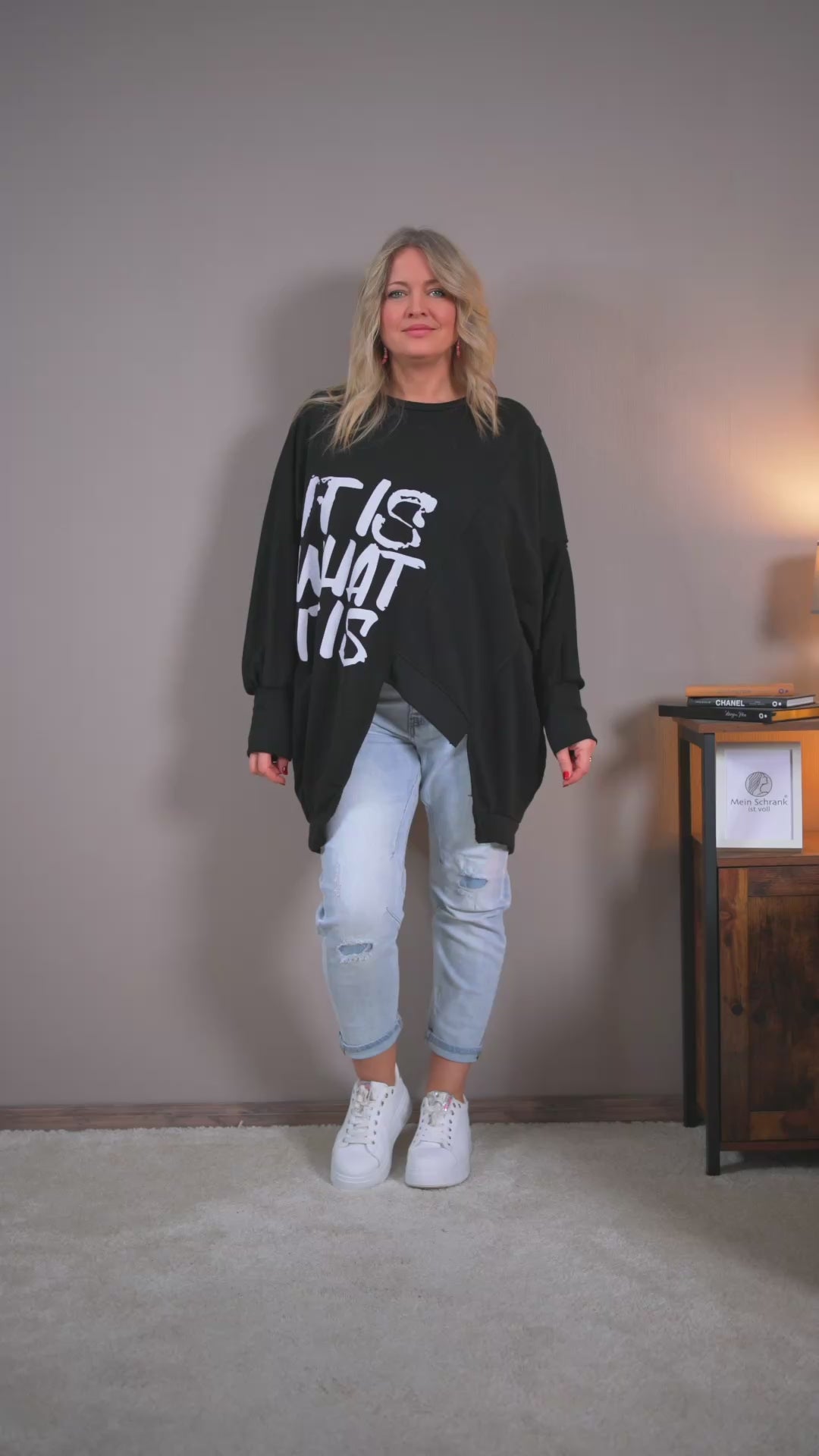 Video laden: Oversize Sweat-Pullover mit Print, schwarz