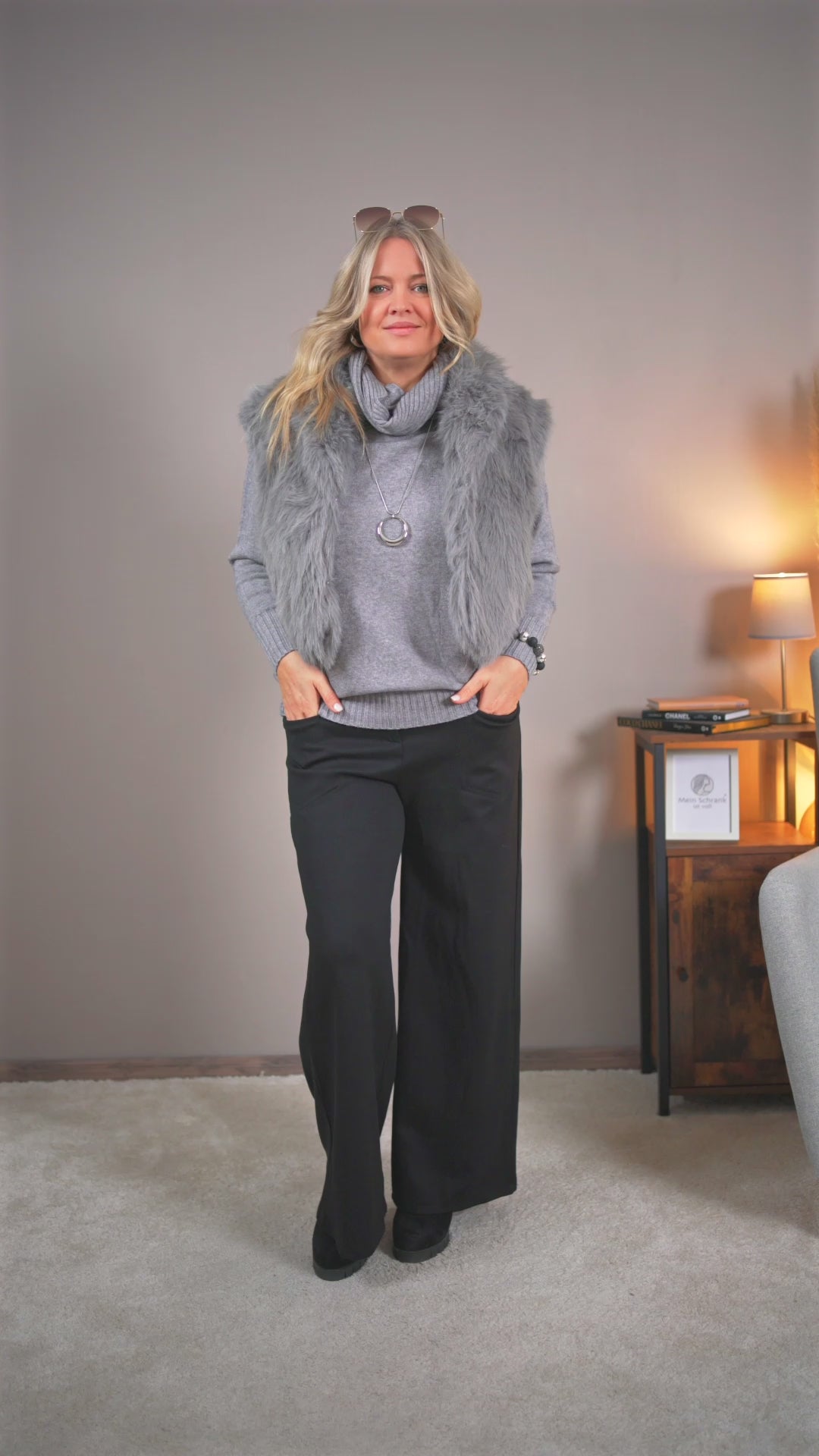 Video laden: Elegante Stretchhose mit hohem Bund, schwarz