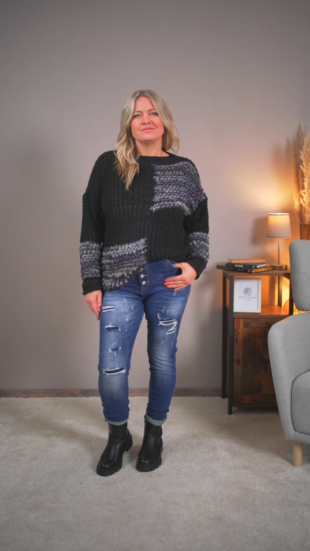 Video laden: Grobstrickpullover mit Patch-Details, schwarz