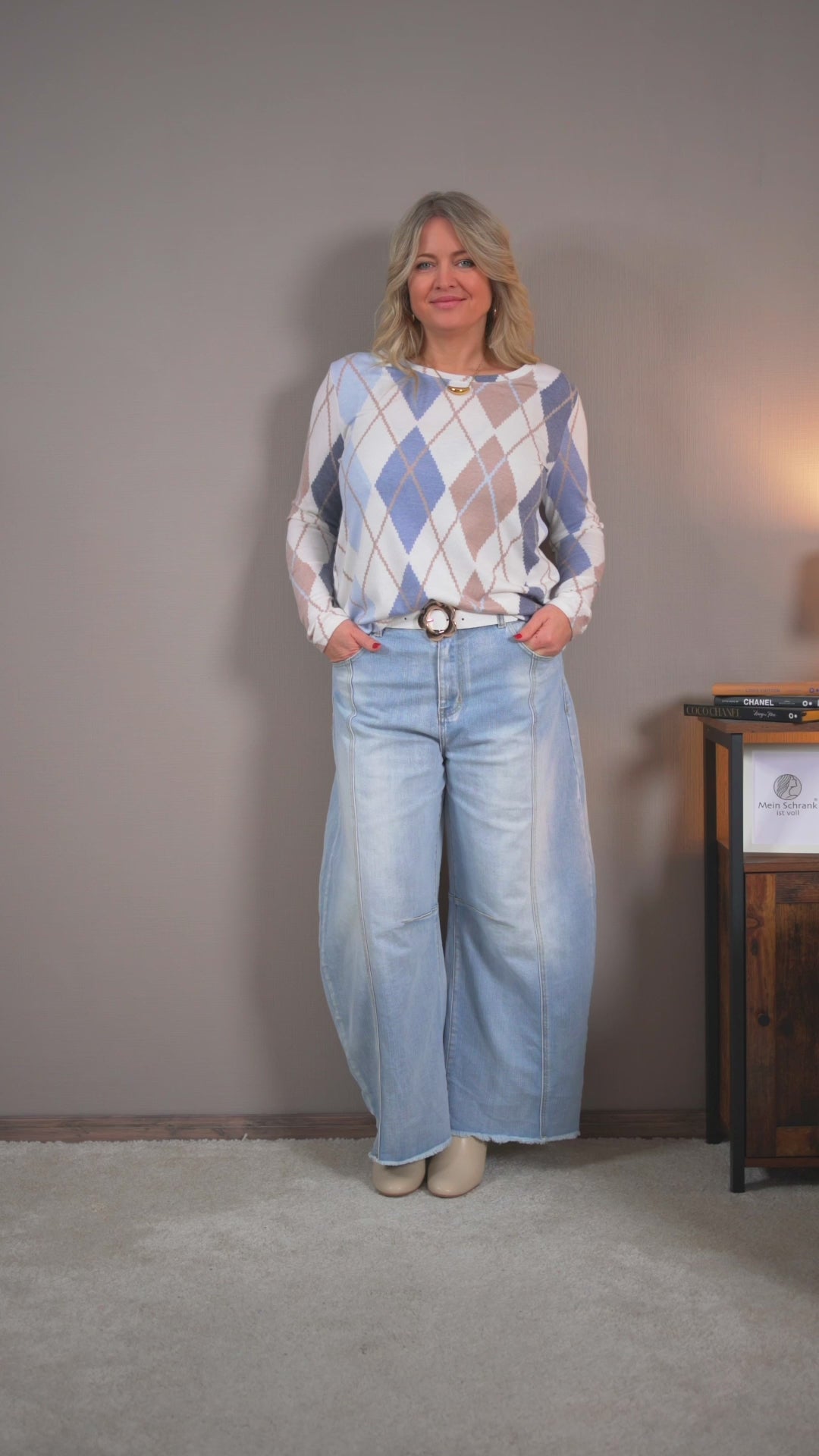 Video laden: Longsleeve mit Rautenmuster, creme/taupe/blau