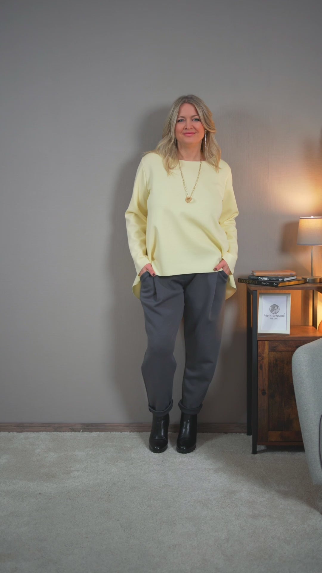 Video laden: Locker geschnittenes Sweatshirt, gelb