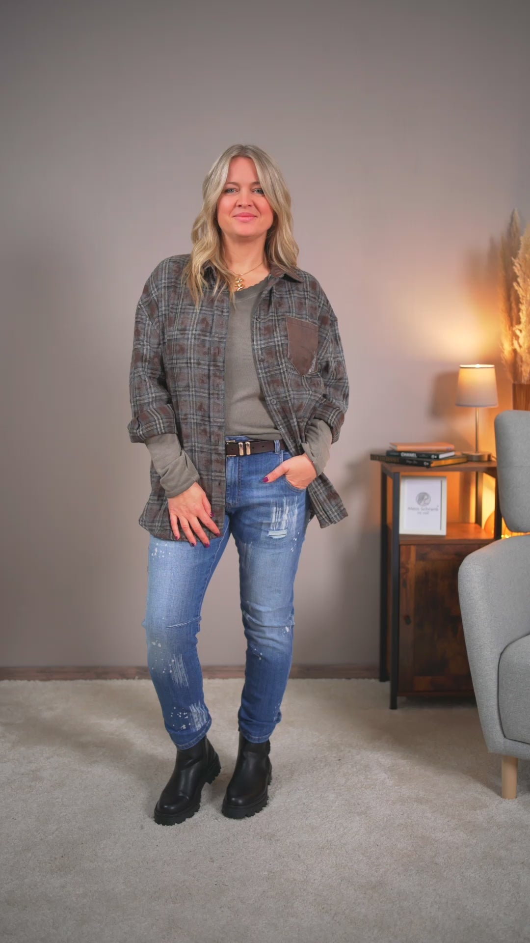 Video laden: Karo-Hemd mit Lederdetails, braun/graun