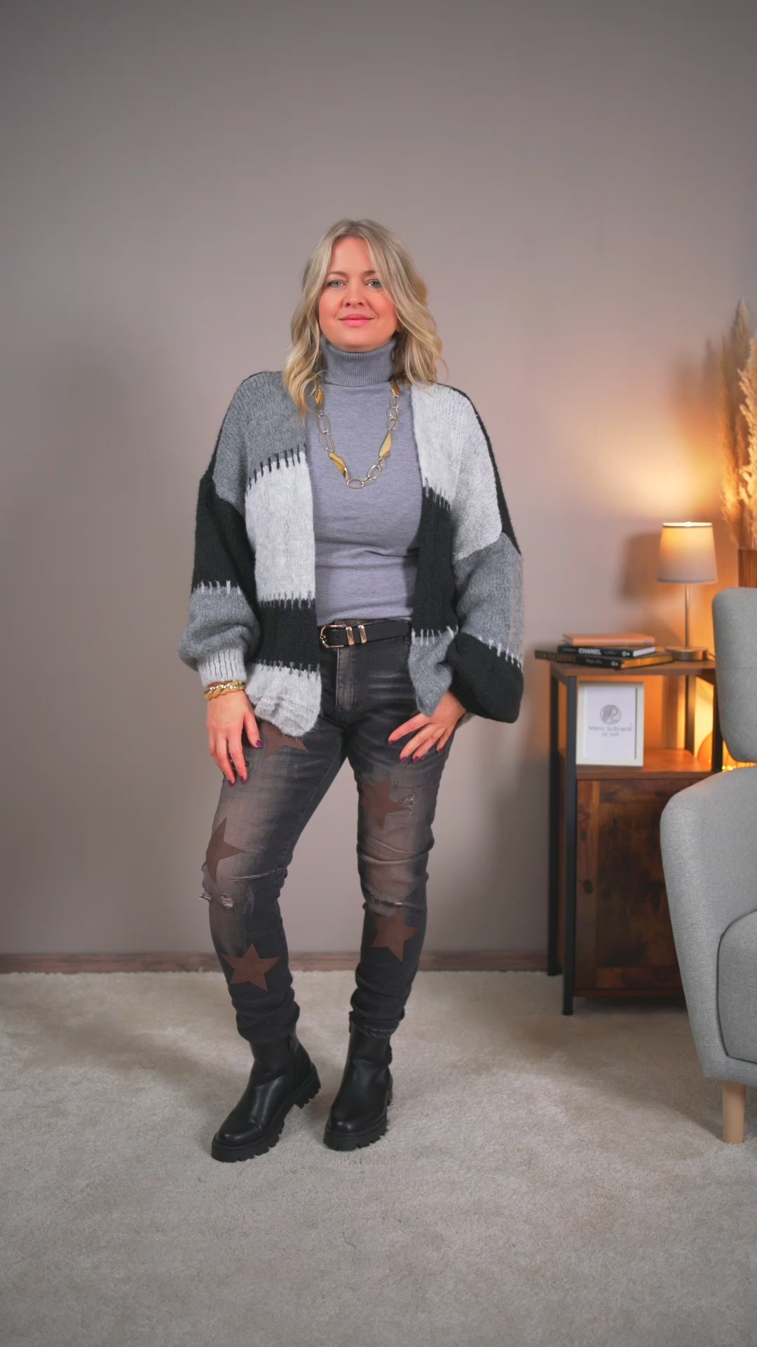 Video laden: Strickjacke im Blockstreifen-Design, schwarz/grau