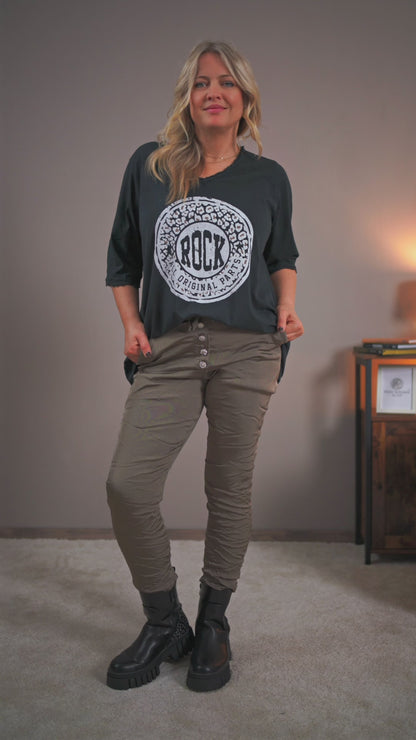 Oversize-Shirt mit Fransen am Ausschnitt, schwarz