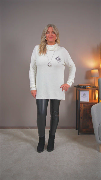 Rollkragenpullover mit Steinchendetails, ecru