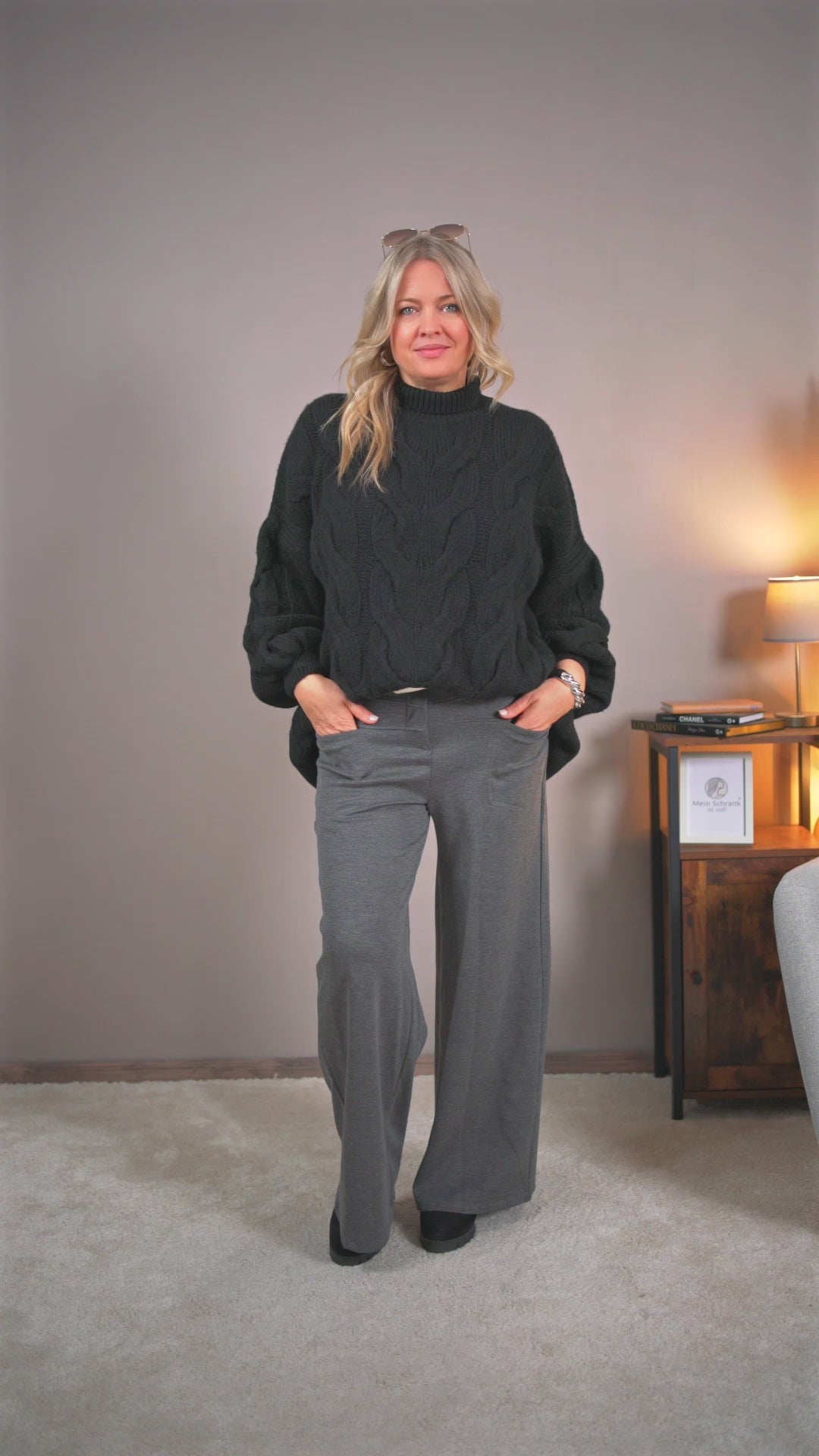 Video laden: Strickpullover mit Zopfmuster, schwarz