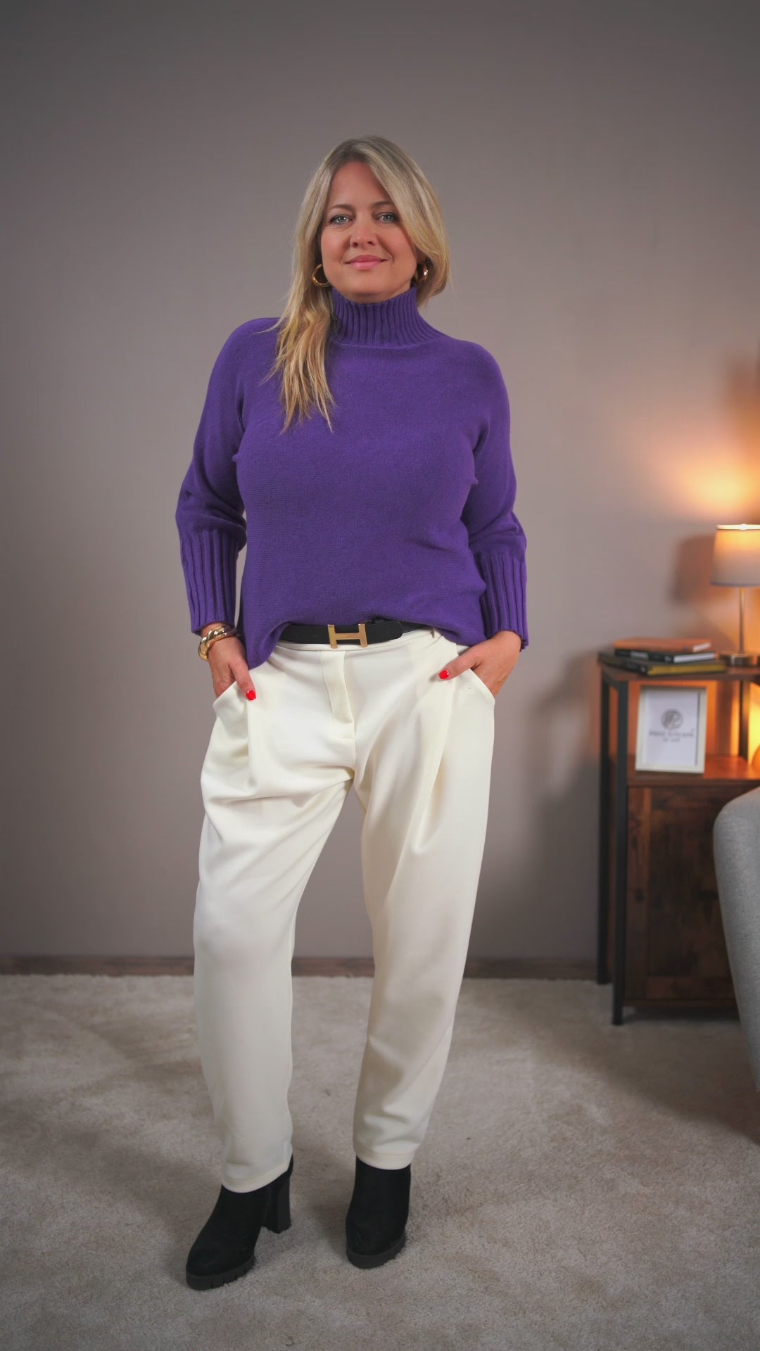 Video laden: Strickpullover mit Stehkragen, lila