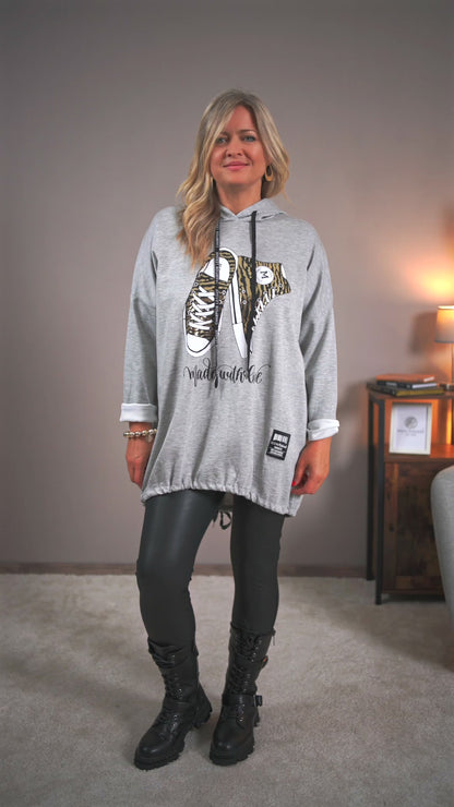 Long-Hoodie mit Sneaker-Print in Hellgrau