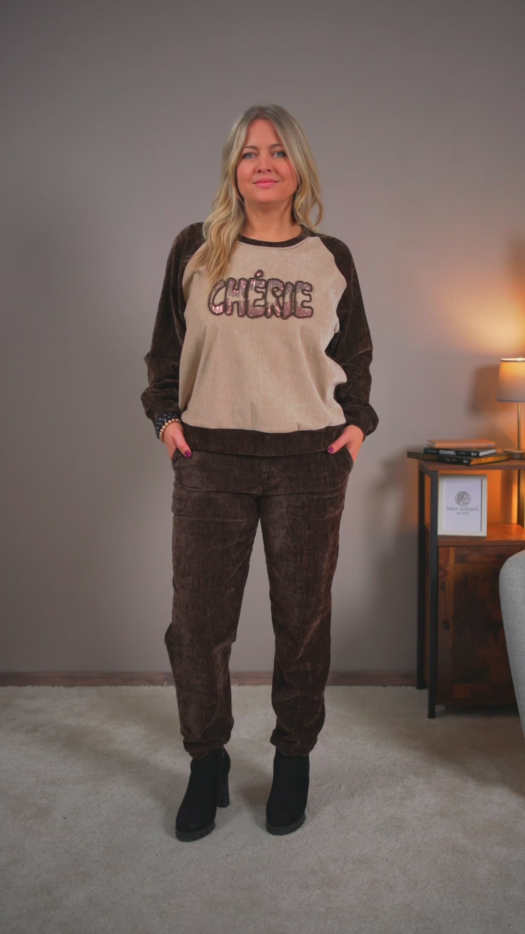 Video laden: Sweatshirt mit Schriftzug, beige/braun