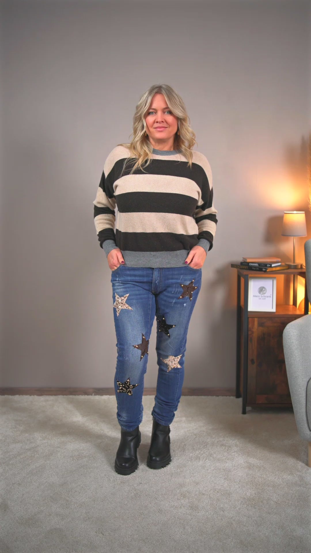 Video laden: Gestreifter Strickpullover, beige/schwarz