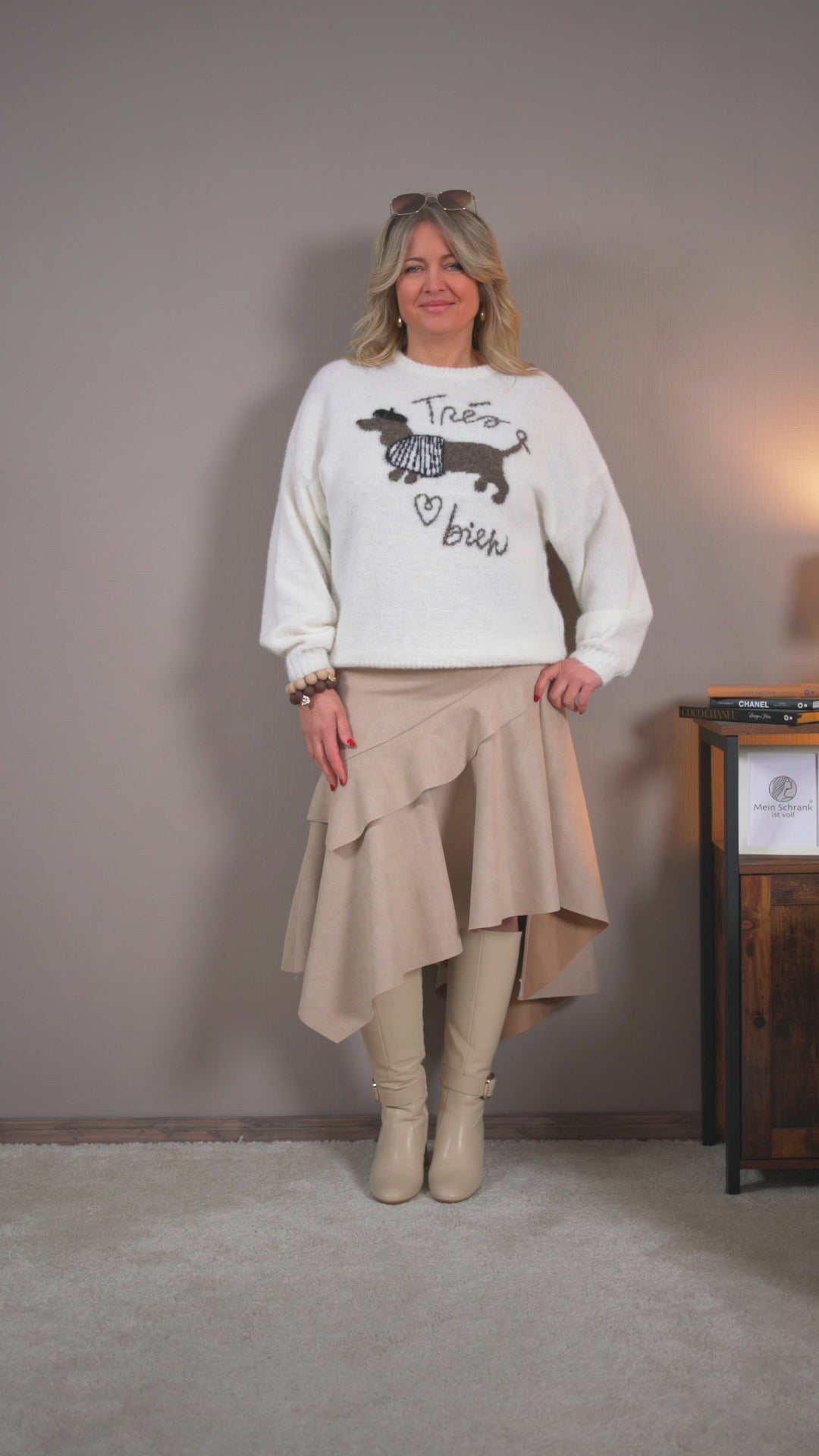 Video laden: Kuscheliger Strickpullover mit Motiv, creme
