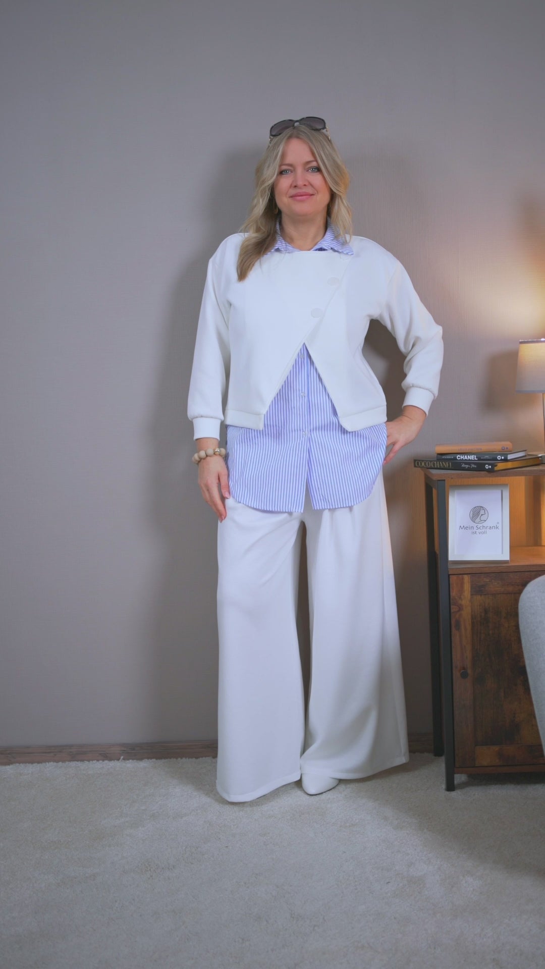 Video laden: Pullover mit Bluseneinsatz, off-white/blau