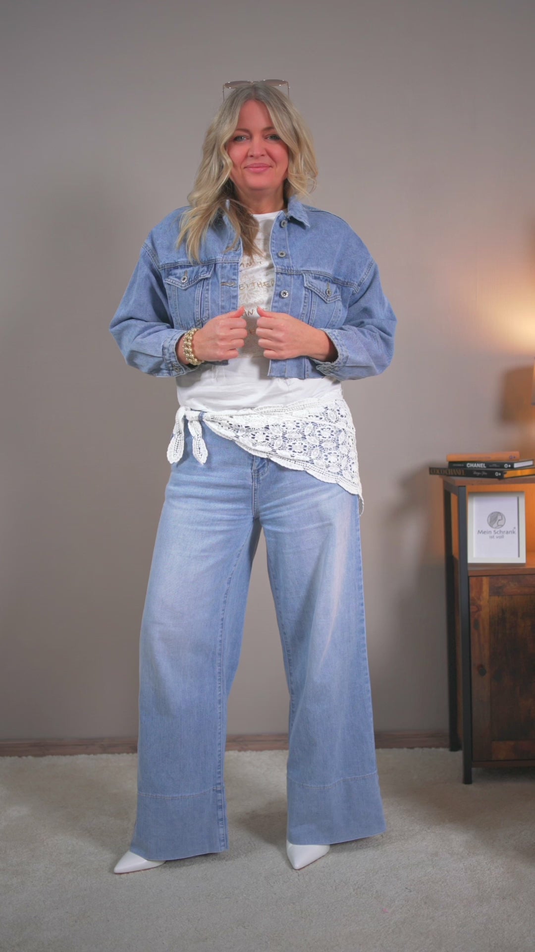 Video laden: Spitzen-Hüfttuch, weiß